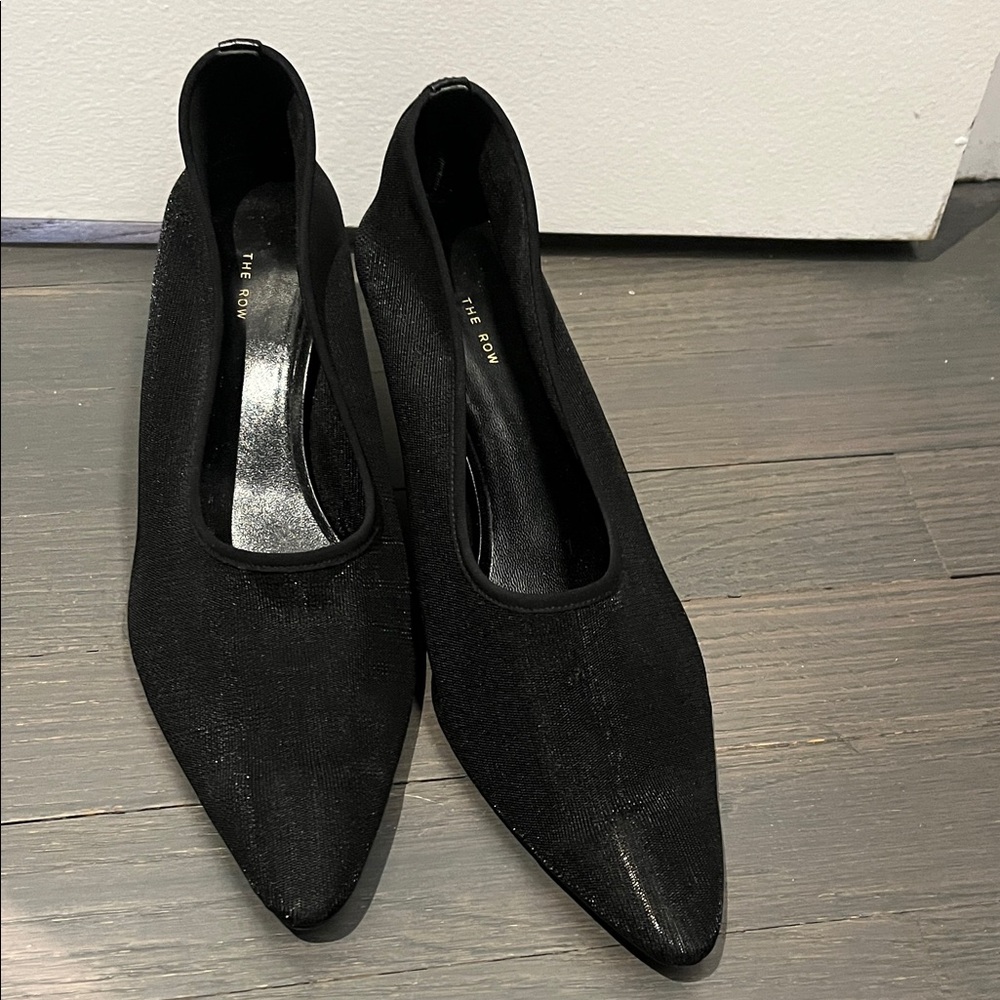 The Row Black Pointed pumps